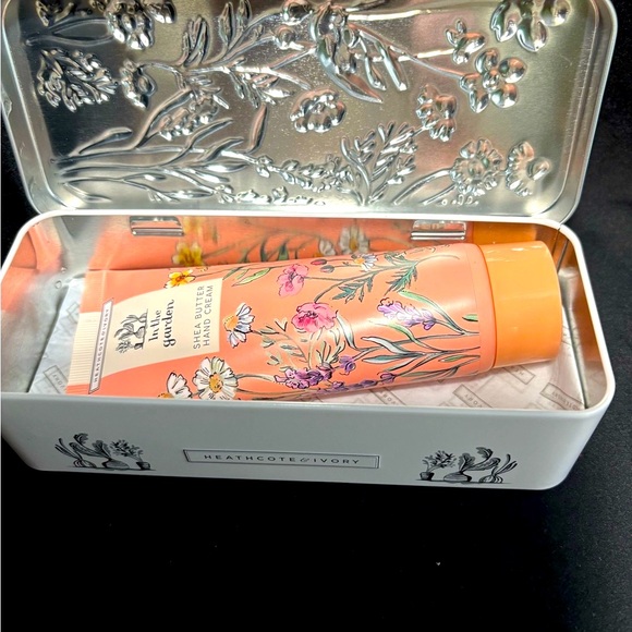 Stocking Stuffer: Hand Cream Heathcoat & Ivory, in Tin - Picture 8 of 8